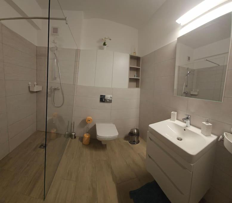 Ewa Green Towers Pitesti Luaran gambar
